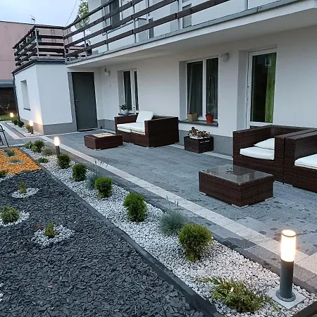 Piaskowa 44 *
